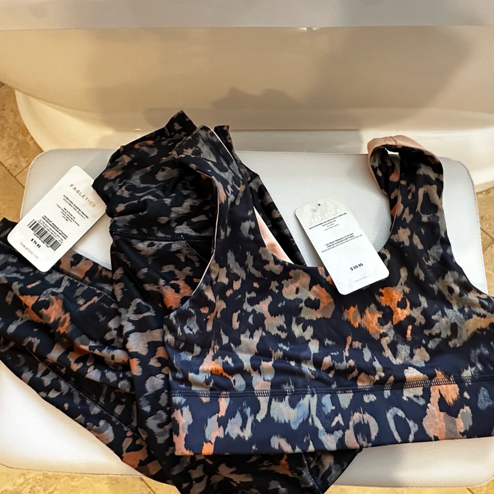 Fabletics Wild Pattern Leggings Medium NWT for cold weather
